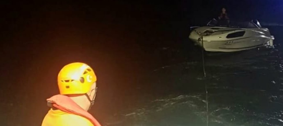 Zeytinburnu Açıklarında Sürüklenen Tekne Kurtarıldı